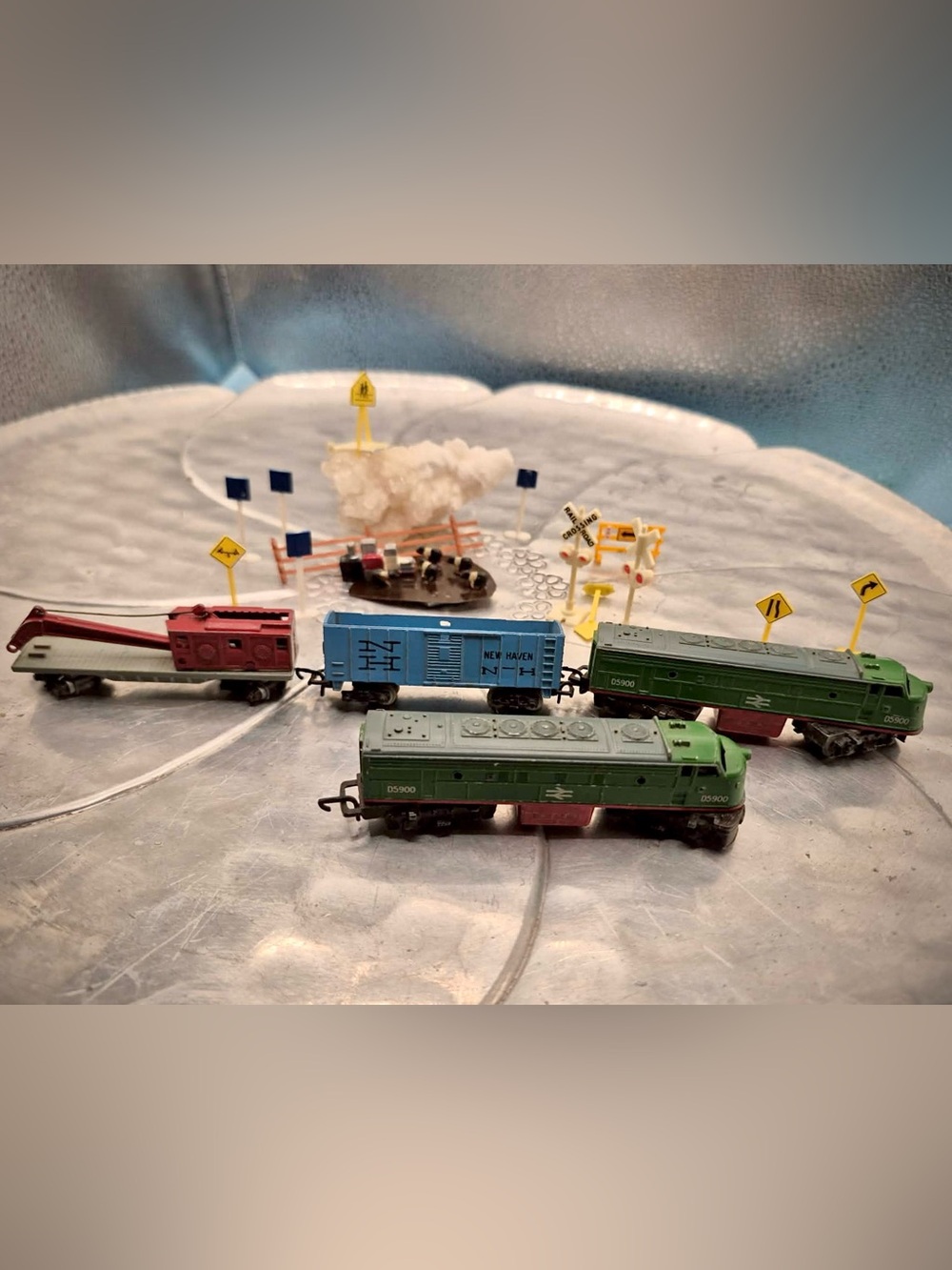 Vintage Toy Train Set 1960s Die Cast LONE STAR Treble-O-Lectric with Accessories
